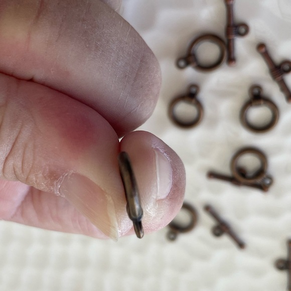 10 Toggle Clasp Findings, in Antique Copper Tone for Jewelry Craft Making - Picture 3 of 3